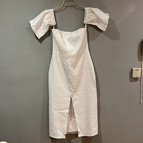 Isabel Marant Stony Off-the-Shoulder Column Dress in White - Picture 5 of 17